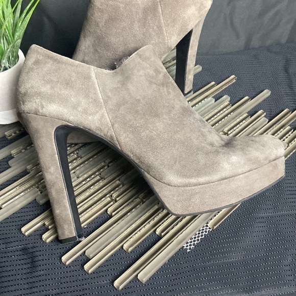 Host Pick 🎉Gianni Bini Suede Leather Booties 💕 - Picture 9 of 10